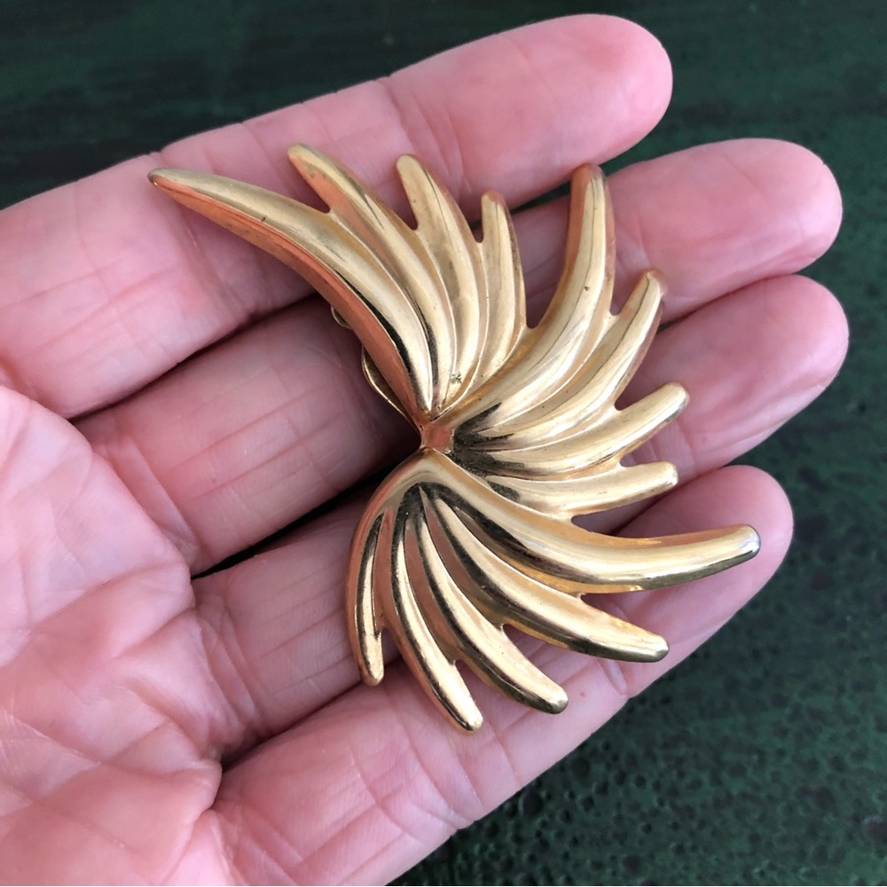 Clip earrings. Vintage.